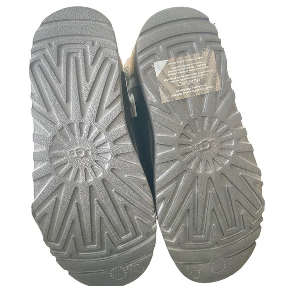 NWOT UGG Classic Clear Mini, Black, size 5 - Picture 8 of 12